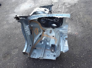 VOLVO V90 (2016–2026) Front outrigger 32216504 - 3