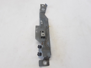 Front fender bracket - 31416626