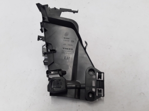VOLVO XC40 (2017–2026) Front door exterior handle bracket 30747093 - 2