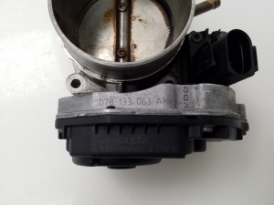 AUDI A6 C5 (1997–2005) Drosselklappe 078133063AK - 4