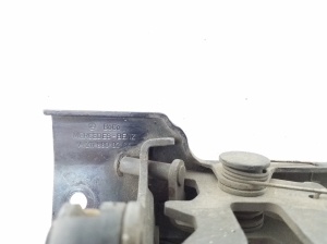  Engine cover lock 