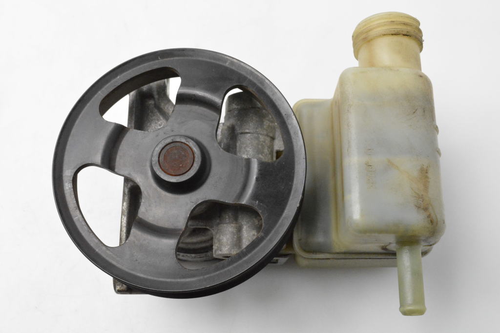 Used Mazda 6 Power steering pump 7510089
