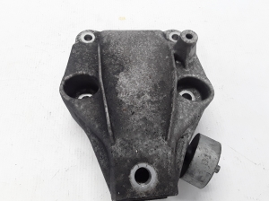  Engine holder 