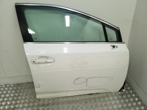 Priekšējās durvis un to detaļas - 