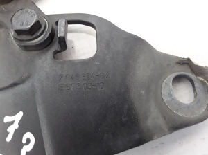  Engine cover hinge 