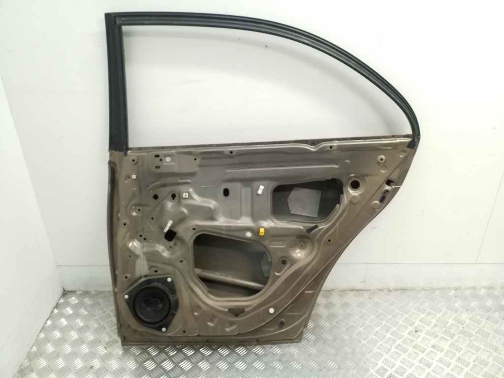 TOYOTA Avensis 2 generation (2002-2009) Right Side Sliding Door 20381697