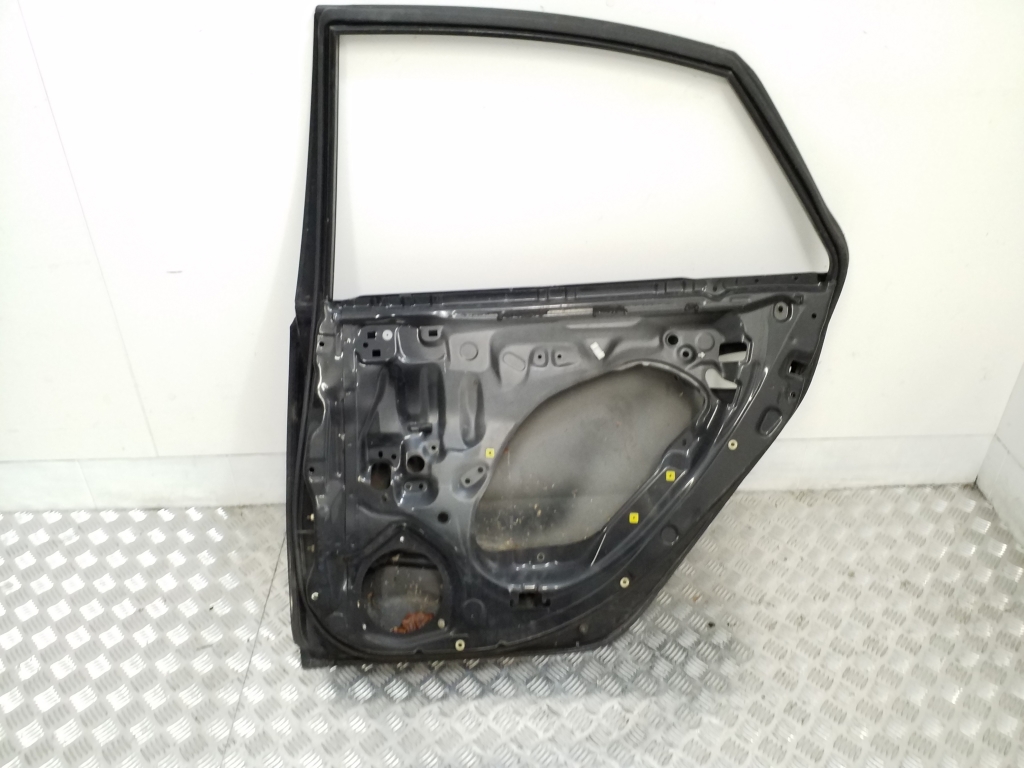 TOYOTA Avensis 1 generation (1997-2003) Right Side Sliding Door 20381665