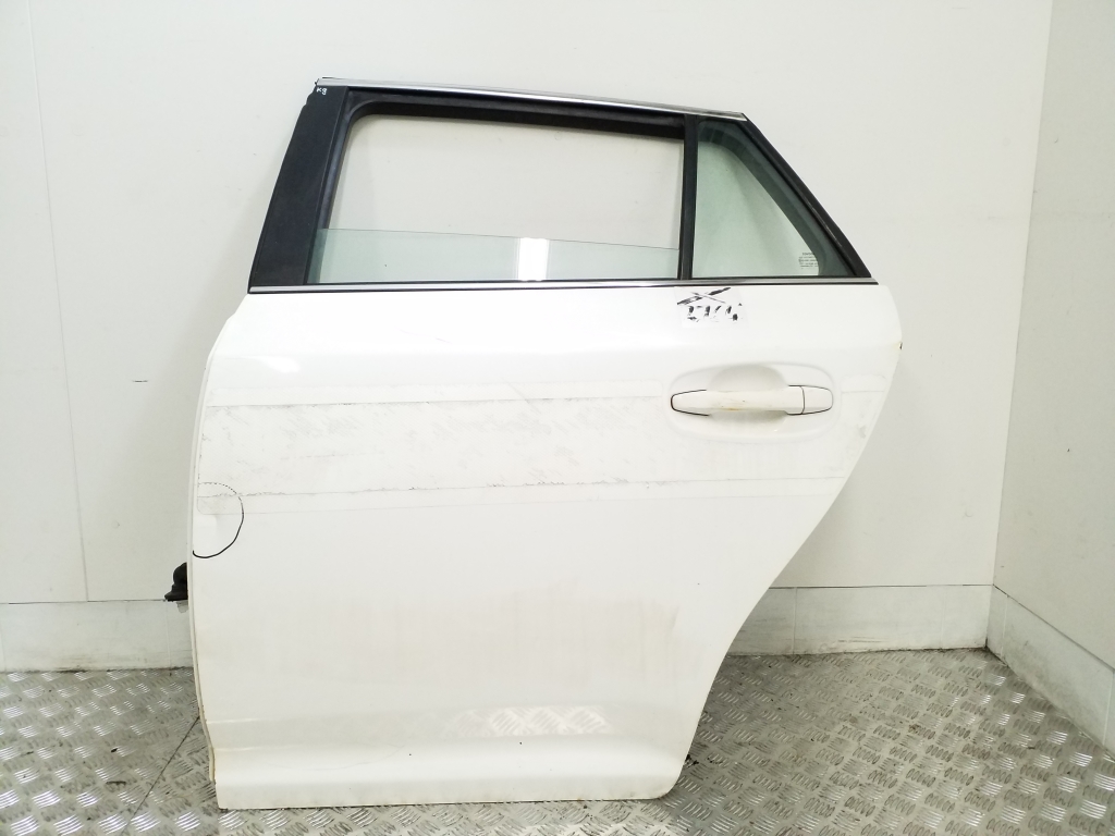 Used TOYOTA Avensis Doors rear side and its details