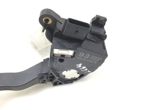 NISSAN Juke F15 (2010–2018) Accelerator pedal 180021HM0B - 2