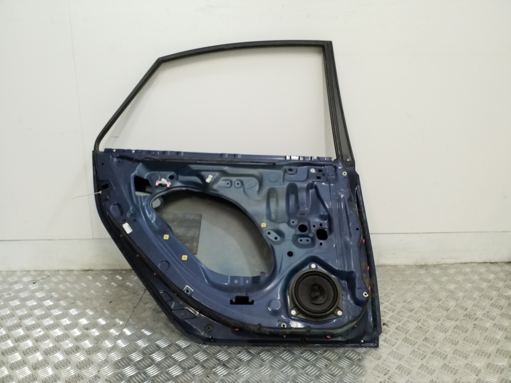 TOYOTA Avensis 1 generation (1997-2003) Left Side Sliding Door 20381754