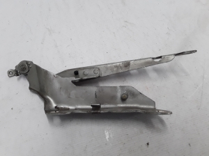  Engine cover hinge 