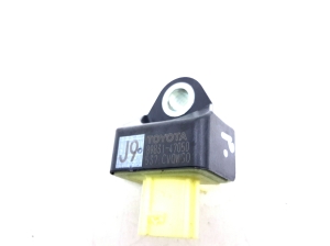 TOYOTA Prius W50 (2015–2020) Airbag sensor 8983147050 - 3