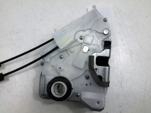 TOYOTA Prius W50 (2015–2020) Front door lock 6904047070 - 2