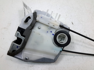 TOYOTA Prius W50 (2015–2020) Rear side door lock 6905052210 - 2