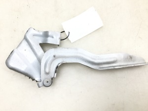   Engine cover hinge 