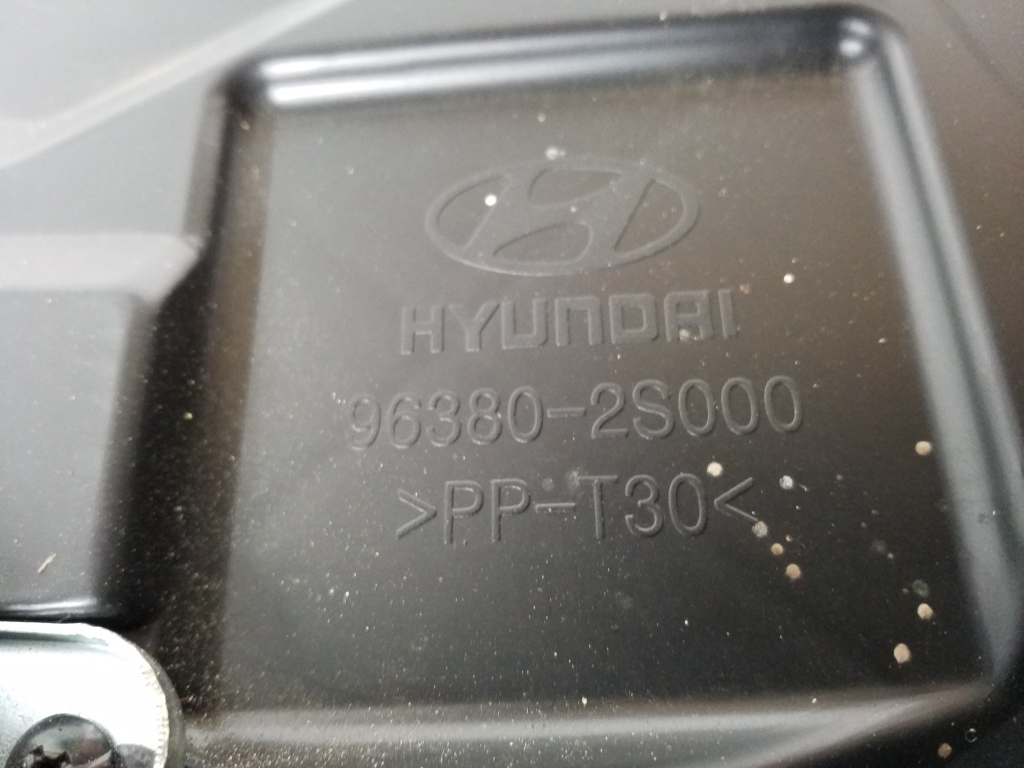 HYUNDAI ix35 1 generation (2009-2015) Сабвуфер 963802S000 21898431