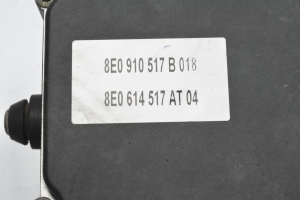 AUDI A4 B7 (2004–2008) ABS unit 8E0910517B - 2