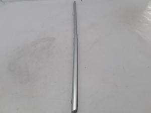 Aizmugurējo sānu durvju stikla ārējā līste - 51357298922
