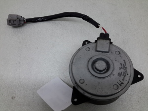 TOYOTA Auris E15 (2006–2012) Kühlerlüftermotor 163630N020 - 2