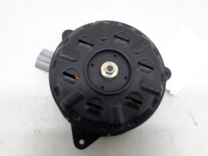 TOYOTA Yaris Verso (1999–2006) Kühlerlüftermotor 1636323020 - 3