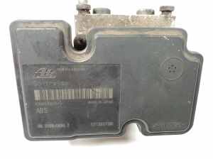Suzuki Grand Vitara II (2005–2015) ABS Steuergerät X2T38371M1 - 2