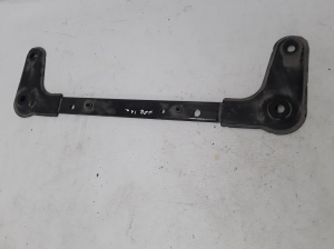 Front subframe bracket - 8200537419