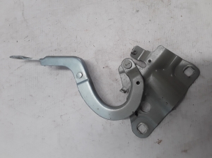  Engine cover hinge 