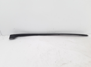   Windscreen strut outer 