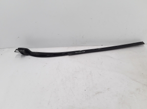  Windscreen strut outer 