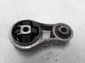   Engine holder 