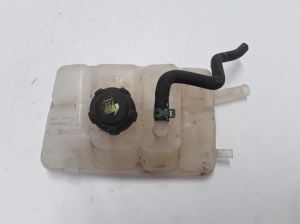 RENAULT Megane IV (2016–2022) Coolant reservoir 217104048R - 3