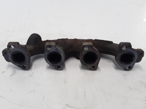  Exhaust manifold 