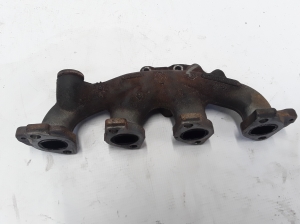  Exhaust manifold 