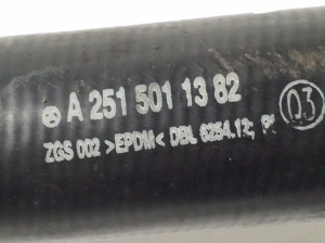 Mercedes Benz R-Class 251 (2006–2017) Jahutusradiaatori voolik A2515011382 - 3