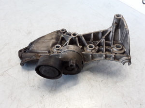 RENAULT Megane III (2008–2016) Generaatori kinnitus 8200669495 - 2