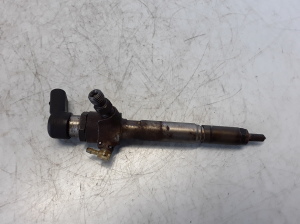  Fuel injector 