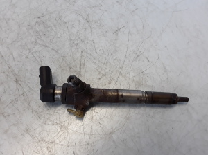  Fuel injector 