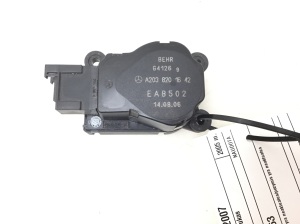 Heater flap actuator - A2038201642