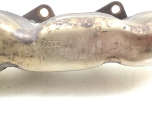  Exhaust manifold 