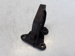 Front drive shaft bracket