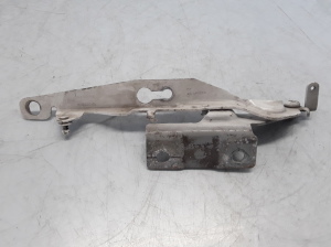  Engine cover hinge 