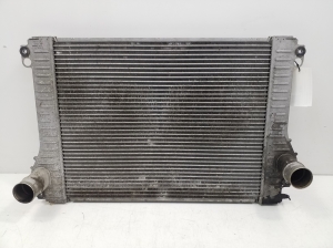   Vahejahuti radiaator  -  