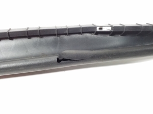 Sealing rubber under the hood 