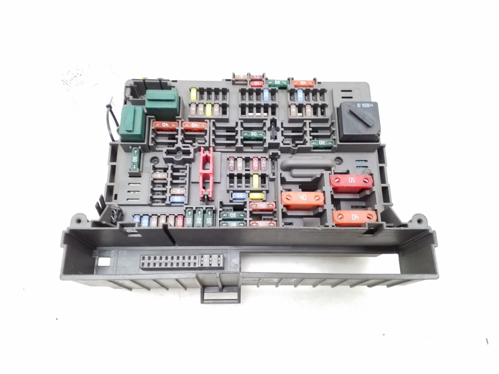 BMW 3 Series E90/E91/E92/E93 (2004-2013) Fuse box 9119446 25114240