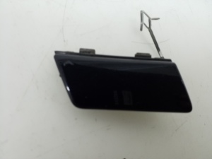 Front bumper tow hook cover - A1698850381