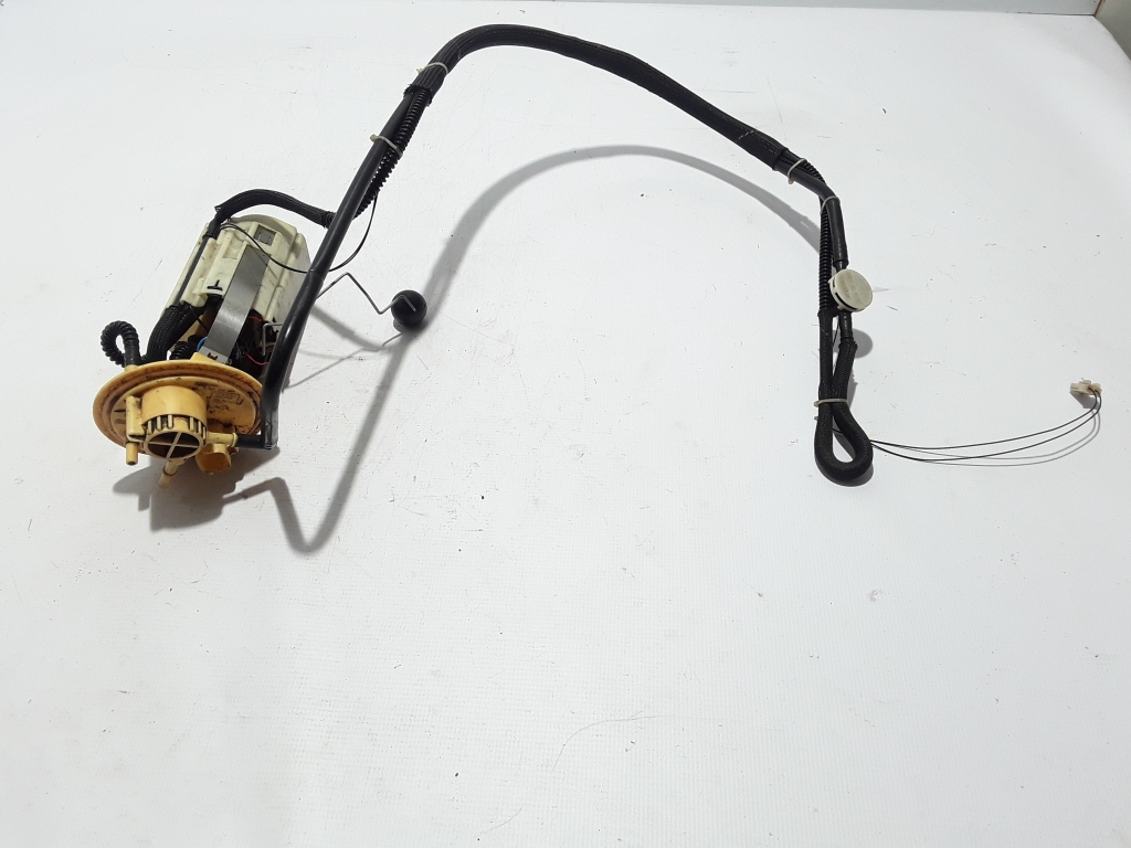 Used VOLVO XC90 Fuel pump in the tank 8621966