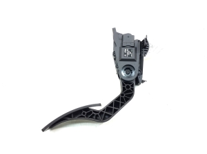 Mercedes Benz CLA-Class W117 (2013–2019) Gaasipedaal A2463001804 - 3