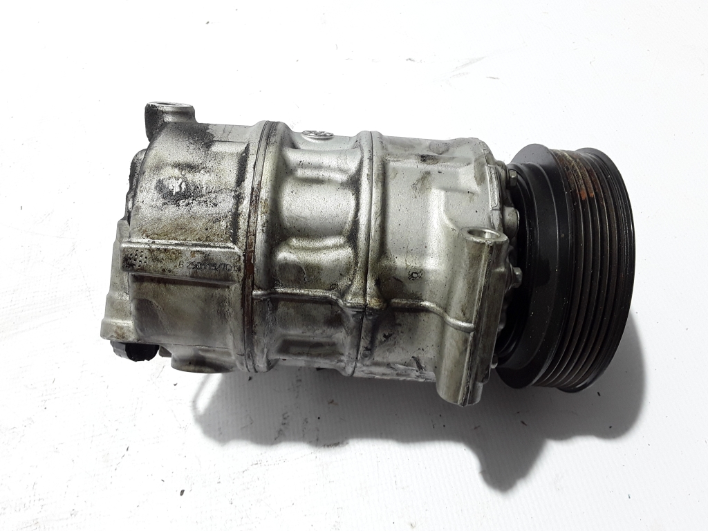 Used VOLVO XC60 Air conditioner compressor 31332528