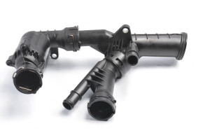 Volkswagen Passat B8 (2014–2023) Termostaadi korpus 04L121111H - 4