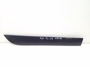 Rear side door molding